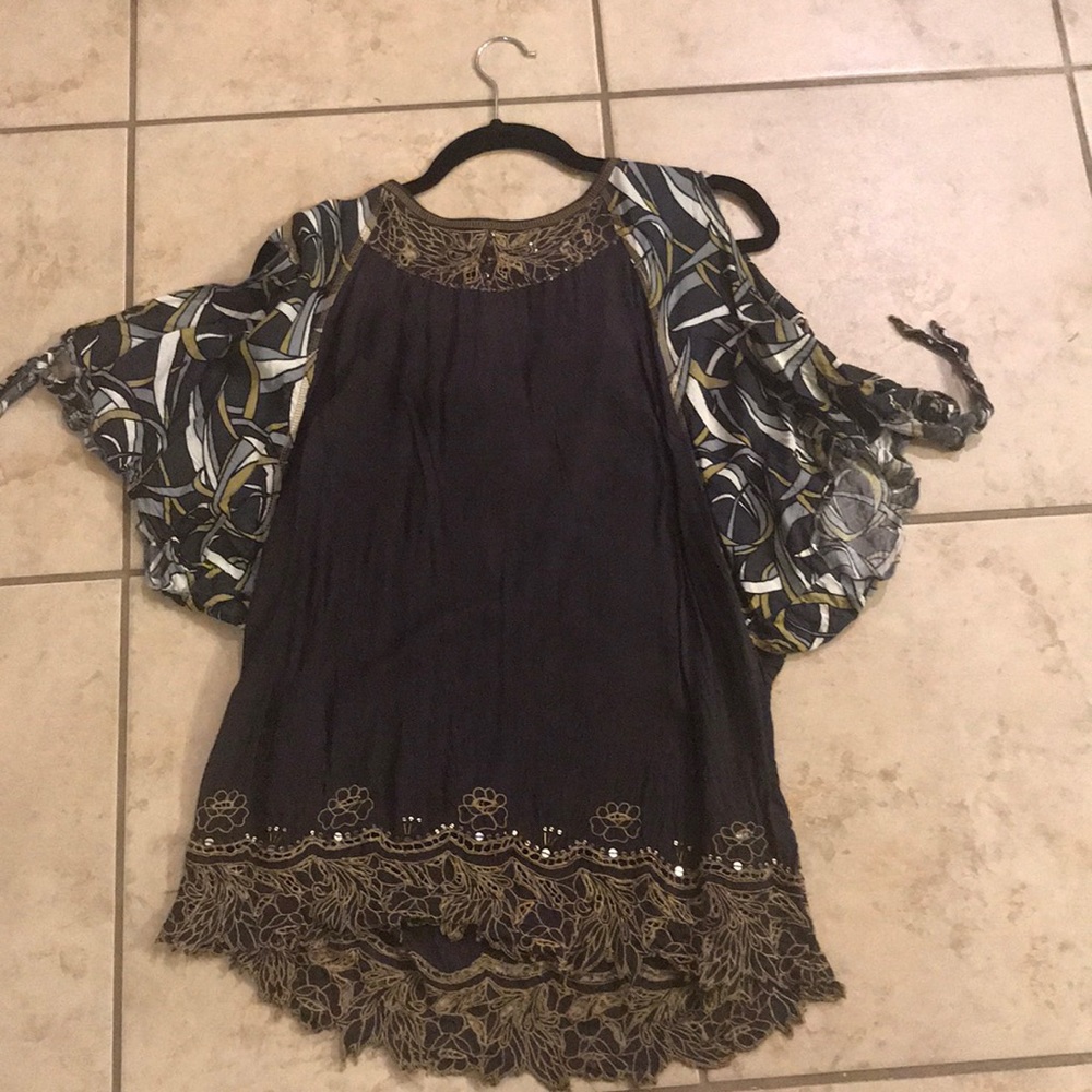Krista Lee, size small, cold shoulder, boutique